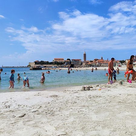 Apartments With A Swimming Pool Banjol, Rab - 11382 外观 照片